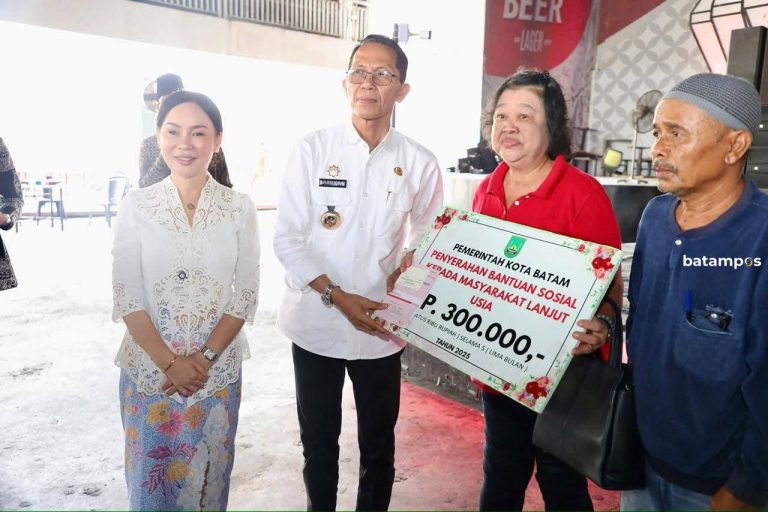 Pemko Batam Salurkan Bansos Lansia Tahap Dua, Total Penerima Capai 2.098 Orang