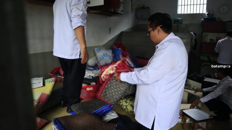 Razia di Lapas Kelas II A Batam, Ini Barang yang Ditemukan