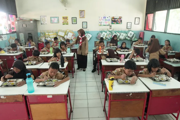 Kasus Keracunan Makanan Program MBG Terus Terjadi, Komisi IX DPR Dorong Pemanfaatan Dapur Sekolah