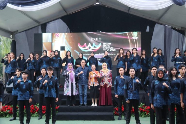 Batam Batik Fashion Week 2025, Batik Jembatan Barelang Jadi Ikon