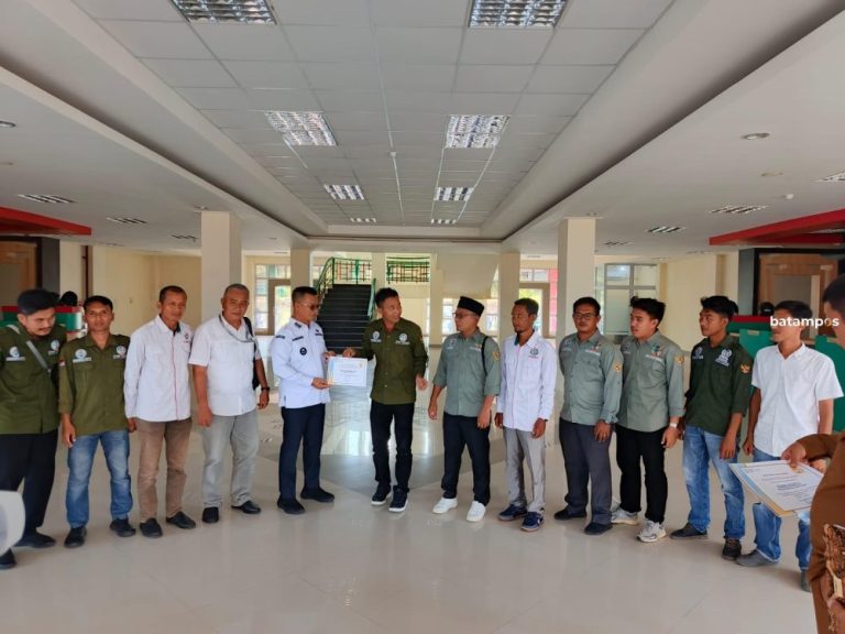 Bupati Anambas Serahkan 17 Piagam ke Pendamping Desa, Kawal Program Presiden