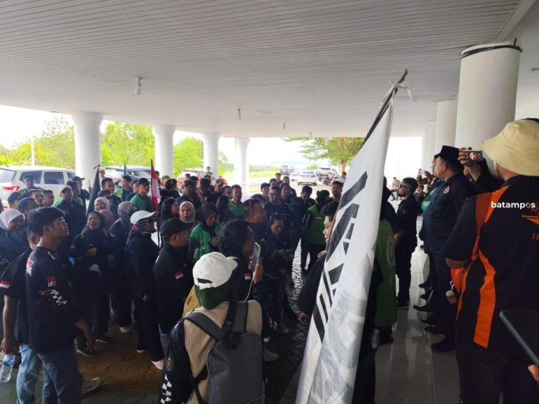 Driver Ojol Batam Demo ke Ansar Ahmad, Tagih SK Tarif Dasar