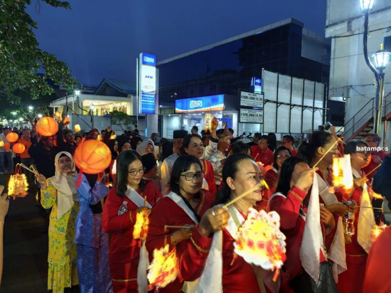 Ribuan Warga Meriahkan Festival Mooncake 2025 di Kota Lama Tanjungpinang