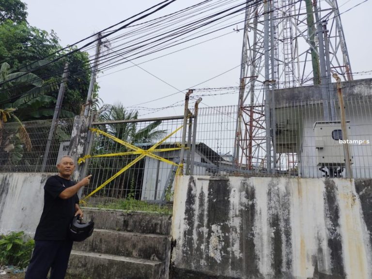 Tower Ilegal Puluhan Tahun di Gang Akasia Tak Dibongkar, Warga Keluhkan Satpol PP