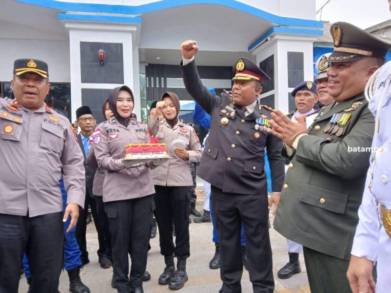 Penuh Haru, Kejutan dari Polri Warnai HUT ke-80 TNI di Anambas