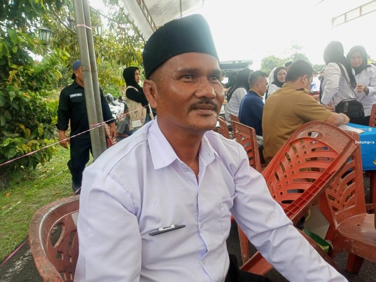 Mengabdi Sejak 2005, Jasman Satpol PP Lingga Dilantik PPPK Meski Tak Bisa Melihat