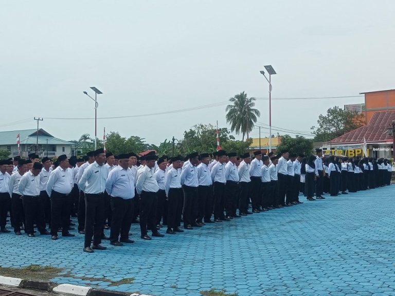 Pemkab Lingga Serahkan SK PPPK Tahap Kedua ke 451 Pegawai, Janji Bayar Gaji Tertunda