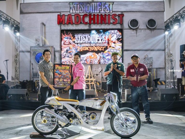 Honda Stylo 160 Antar Modifikator Indonesia ke Ajang Modifikasi Dunia Mooneyes, Jepang