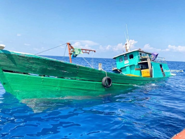 KM Selat Meranti Tenggelam di Perairan Pempang, Lima ABK Selamat