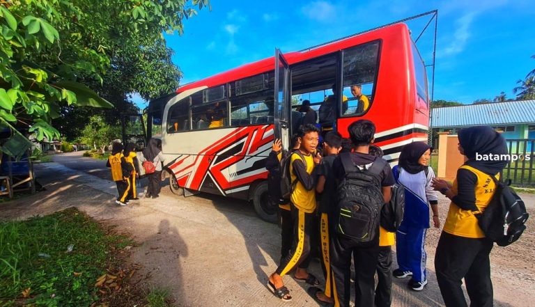 Bus Sekolah di Pengujan Kini Dua Kali Trip, Siswa Tak Lagi Susah ke Sekolah