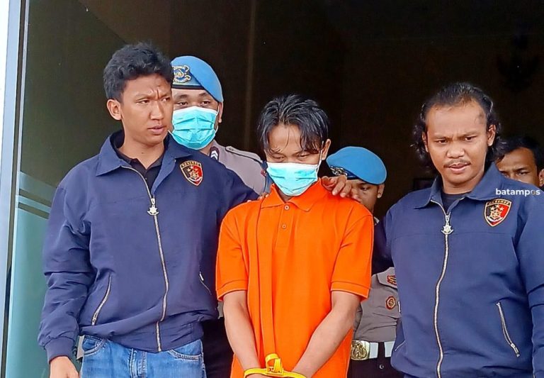 Penampakan Tersangka Pembunuhan Pegawai Imigrasi Tarempa, Ini Motifnya