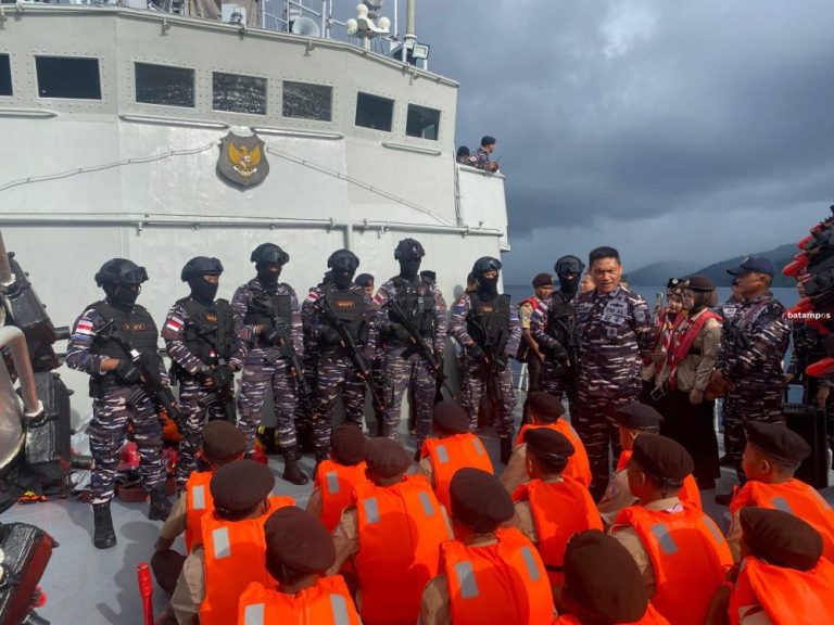 Lanal Tarempa Ajak Pelajar Anambas Cinta Laut Lewat Joy Sailing di KRI Tjiptadi