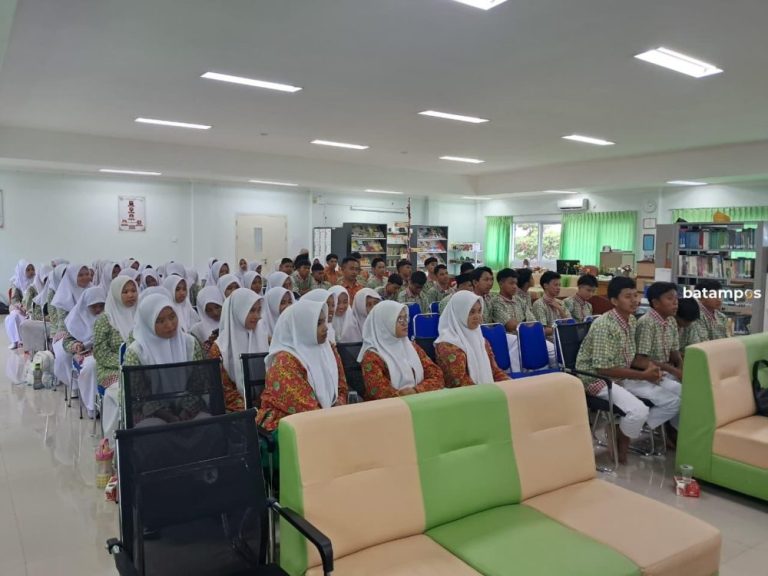 Bulan Bahasa 2025, MAN Tanjungpinang Bekali Siswa Public Speakingdan Menulis