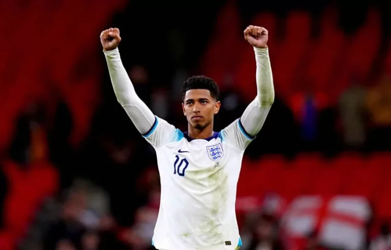 Jude Bellingham Resmi Dinobatkan Pemain Terbaik Inggris 2024/2025