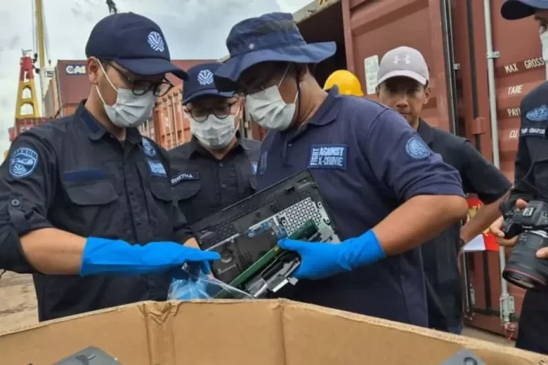 Polisi Tunggu Hasil Kajian 78 Kontainer Limbah dari Amerika Serikat