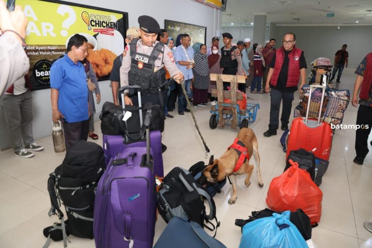 Polda Kepri Gencarkan Razia Narkoba di Pelabuhan Sekupang, 52 Personel dan Dua Anjing Pelacak Diterjunkan