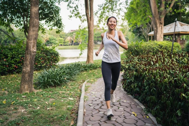 Silent Walking dan Manfaatnya, Reduksi Stres hingga Tidur Lebih Nyenyak