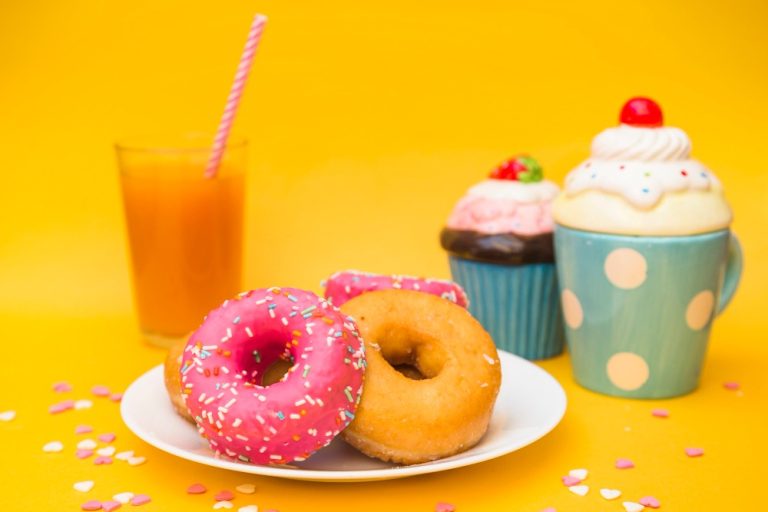 Sering Dikonsumsi Setiap Hari, Waspada 7 Makanan dan Minuman Ini Bakal Bikin Gigi Keropos!
