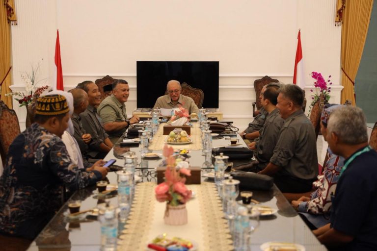 Berdaya Rusak Tinggi, Wali Nanggro Aceh Minta Prabowo Keluarkan Aturan Medsos-Media Digital