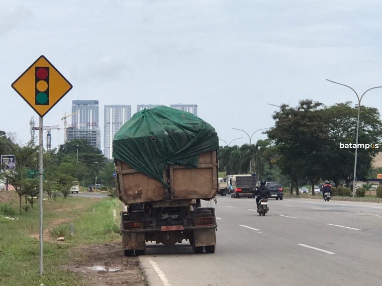 Armada Pengangkut Sampah Seperti Tak Terawat dan Sangat Kotor