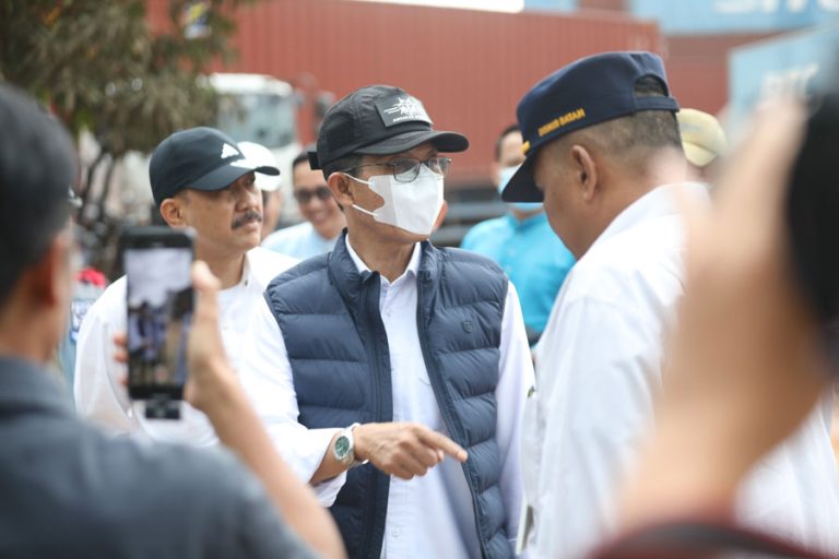 Kepala BP Batam Tertibkan Chassis Kontainer di Bahu Jalan Batu Ampar