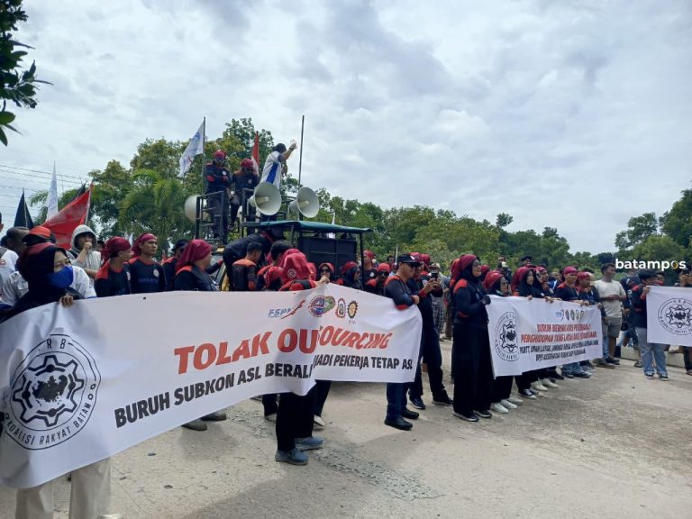 Buruh Demo ke PT ASL, Semua Pekerja Diliburkan