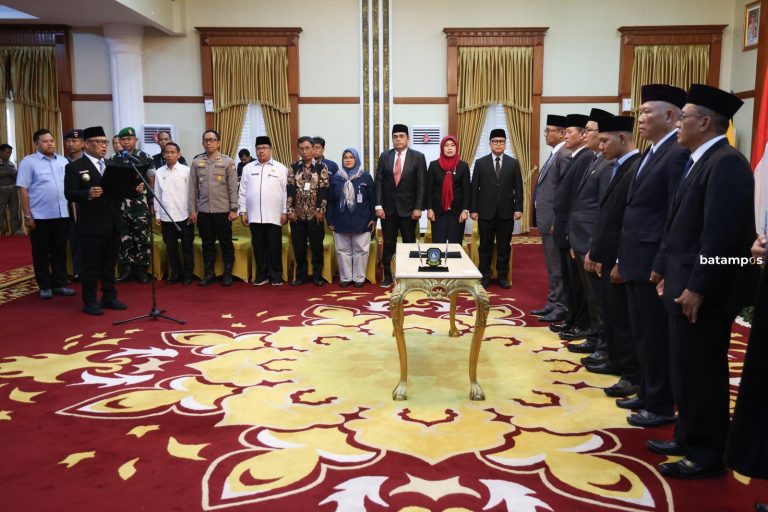 Wagub Nyanyang Lantik Komisioner KPID Kepri Periode 2025–2028, Tegaskan Pentingnya Kedaulatan Informasi dan Penguatan Konten Lokal di Daerah Perbatasan