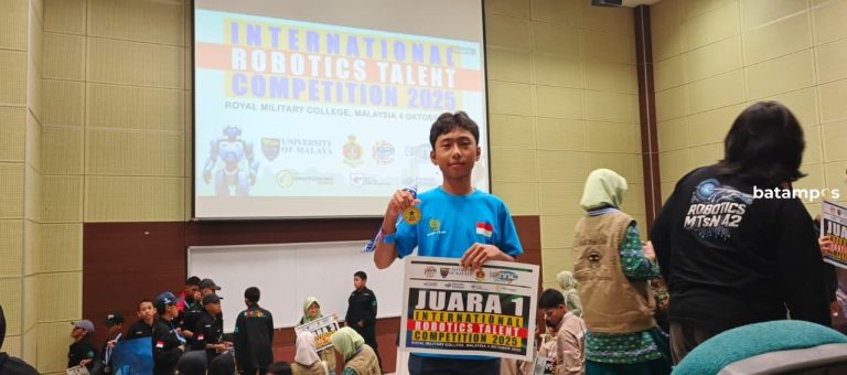 Siswa MTsN 1 Batam Ukir Prestasi Internasional, Juara 1 Robot Sumo di Malaysia