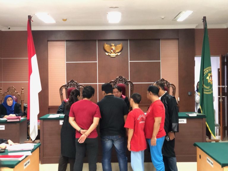 Dibekuk Tengah Malam, Dua Bandar Narkoba Simpan Sabu dalam Kresek dan Bantal