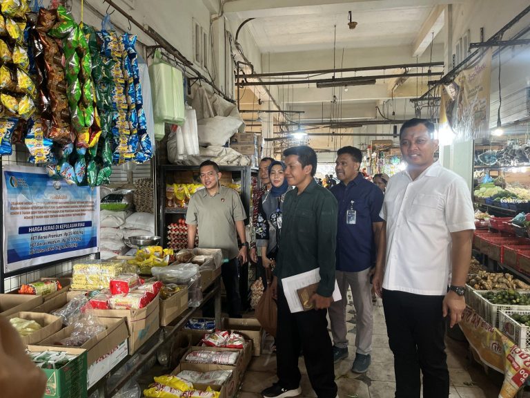 Polri dan Bapanas Cek Langsung Harga Beras di Batam, Hasilnya Masih Sesuai HET