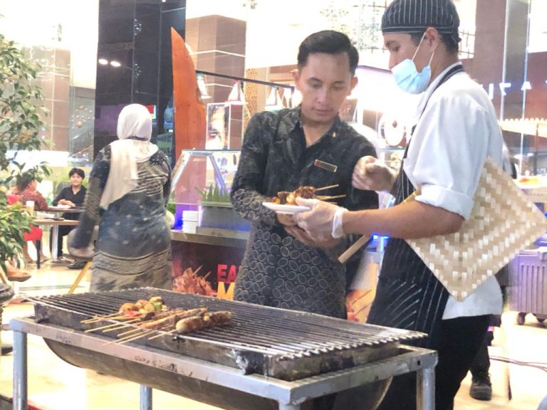 Swiss-Belhotel Harbour Bay Hadirkan Sensasi Kuliner Angkringan di Area Teras Hotel