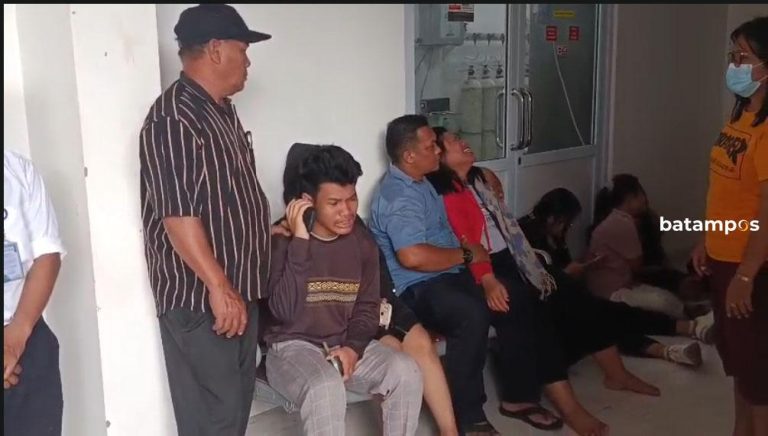 Tangis dan Kepanikan Warnai RS Mutiara Aini Usai Ledakan Kapal Tanker Federal II