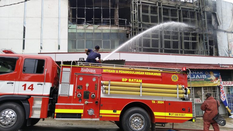 Gudang Sembako Ludes Terbakar, Kerugian Ditaksir Hingga Rp500 Juta
