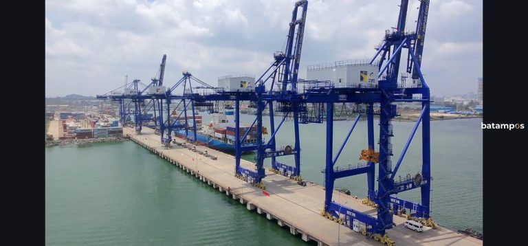 Kapal Meratus Ampana Tabrak STS 05 Pelabuhan Batuampar