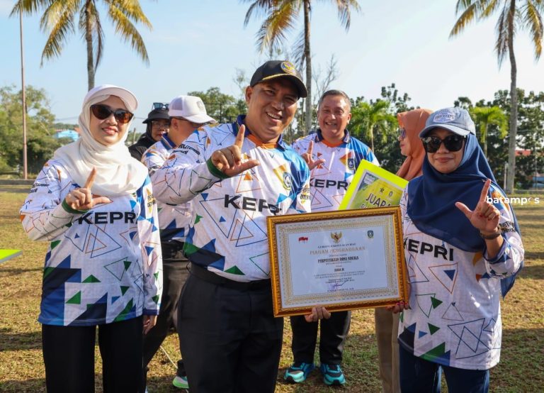 Jadikan Literasi Sebagai Gaya Hidup, Wagub Nyanyang Buka Fun Walk Festival Literasi 2025