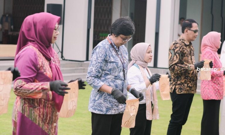 Inovasi Pewarna Alami Mangrove untuk Batik Diluncurkan di Bintan