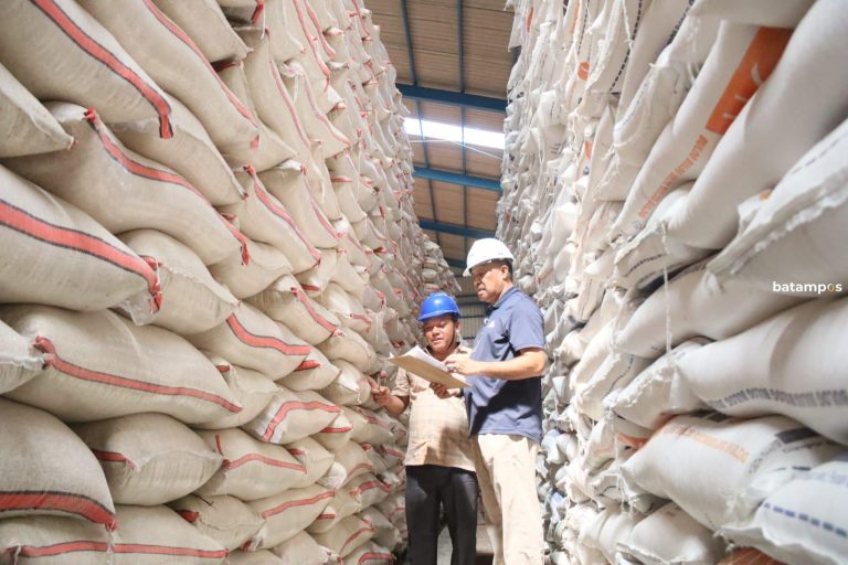 Menjelang Nataru, Bulog Pastikan Stok Beras Batam dan Karimun Aman