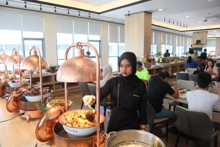 Banyak Menu dan Live Station, All You Can Eat Masakan Padang di Svarga Premier Bistro
