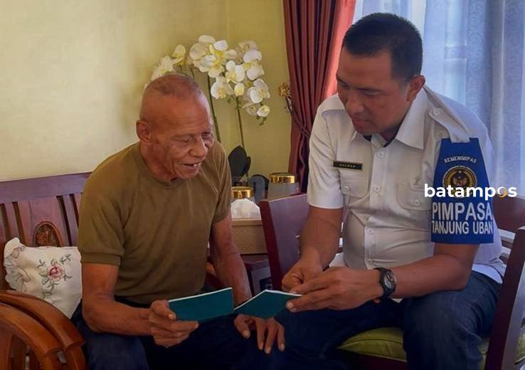 Inovasi Imigrasi Tanjunguban: Antar Paspor untuk Kelompok Rentan