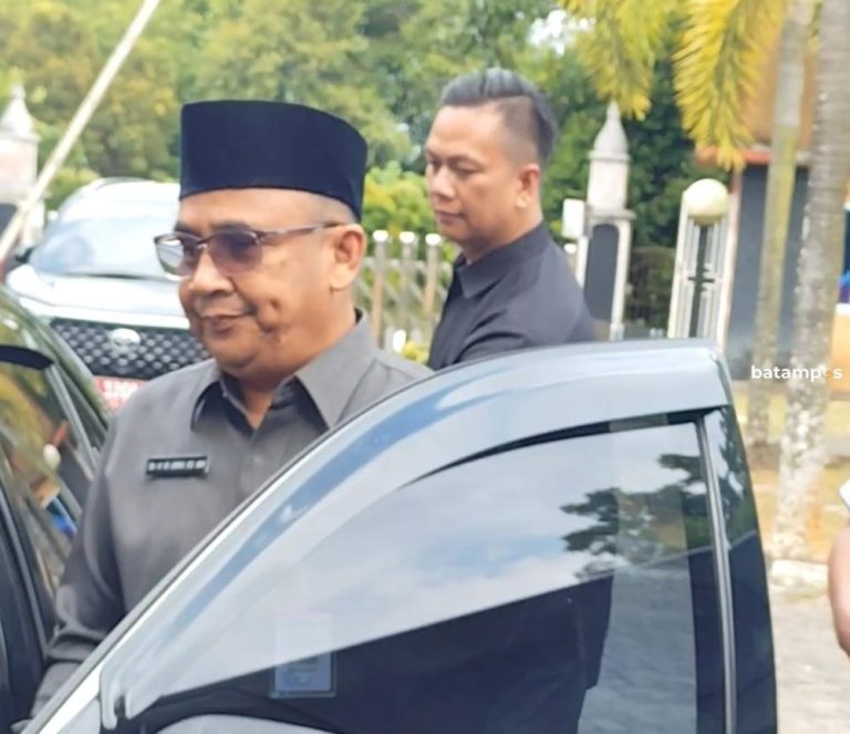 Sekwan DPRD Tanjungpinang Ngacir Usai Sidang, Bungkam soal Pemeriksaan Polda Kepri