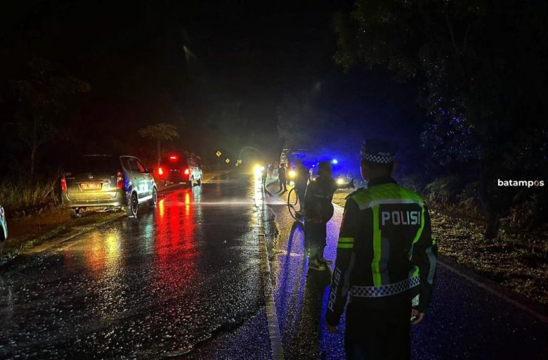 Tumpahan Solar Bikin Pemotor Tergelincir di Lintas Barat Bintan