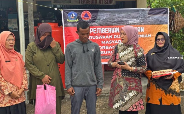 Korban Puting Beliung di Pengudang Terima Bantuan Rp49 Juta dari Pemkab Bintan