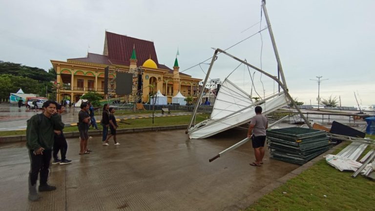 Angin Kencang Robohkan Tenda VIP Kepri Art & Culture, Lokasi Porak-Poranda