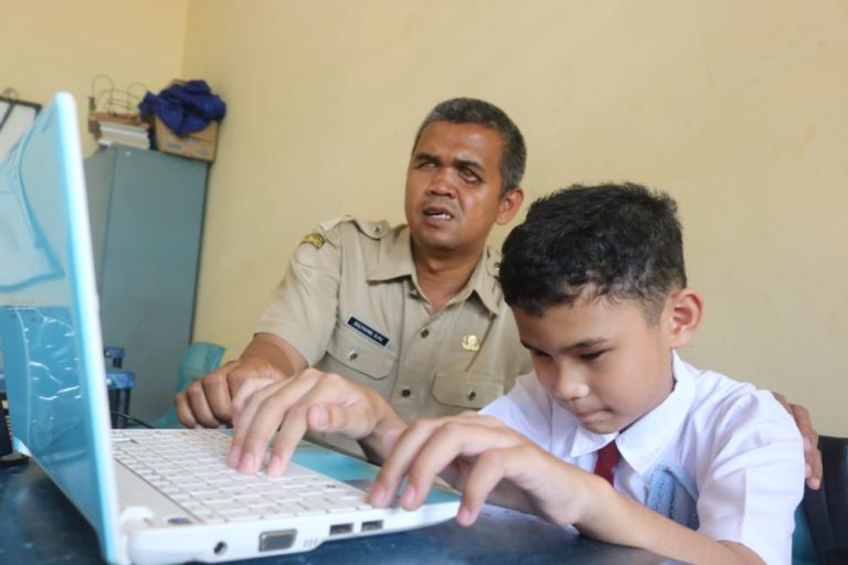 Kisah Zulfahmi, Guru Tunanetra yang Menyalakan Mimpi Anak-anak Istimewa