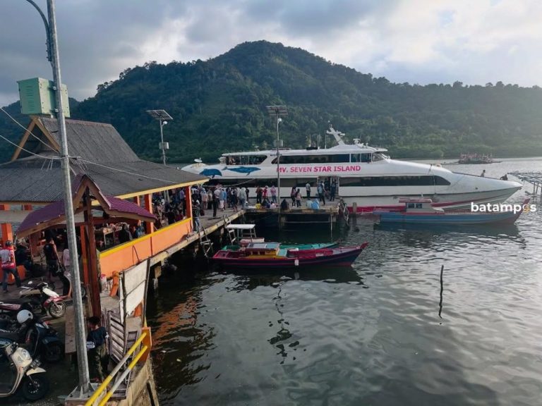 Gelombang 4 Meter, Kapal Ferry Tanjungpinang-Anambas Tunda Keberangkatan
