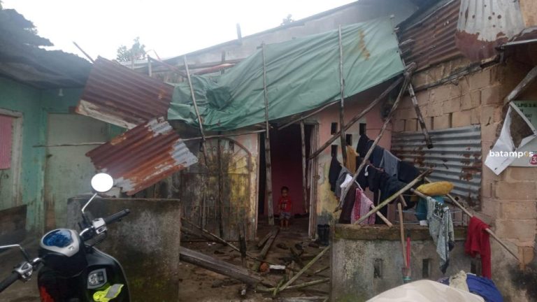 Viral Video Rumah Lansia di Bintan Timur Rusak Diterjang Angin Kencang