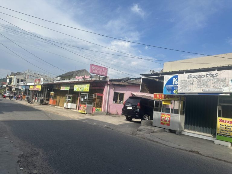 Akses Jalan Ditutup, Puluhan UMKM di Genta I Kompak Menutup Usahanya