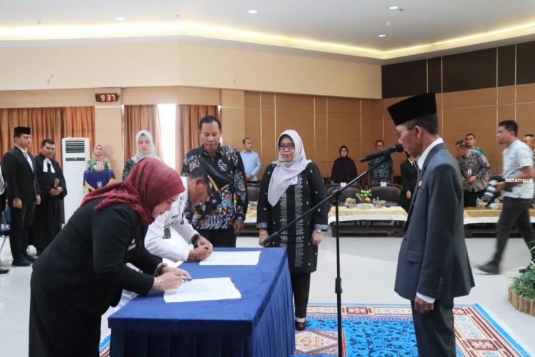 Amsakar Lantik Adhisty Jadi Kepala Disdukcapil, Minta Benahi Layanan Publik