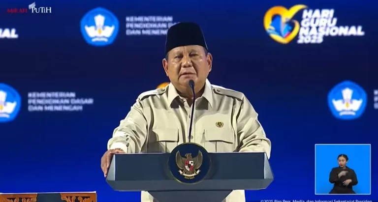 Prabowo Pastikan Tim Bergerak Cepat Kirim Bantuan Kepada Korban Bencana di Sumatera