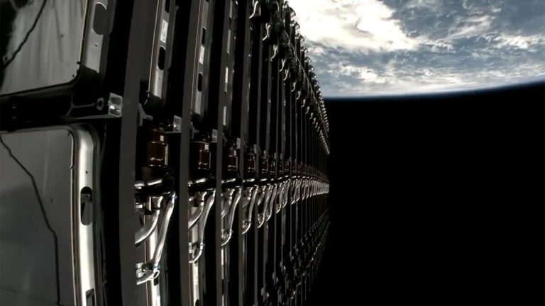 Tiongkok Simulasi Pemblokiran Starlink di Taiwan dengan 2000 Drone Jamming